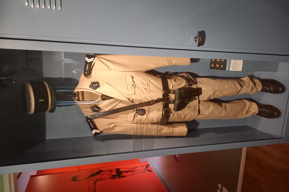 Uniforme de gendarme exposé au musée de la Gendarmerie et du Cinéma de Saint-Tropez